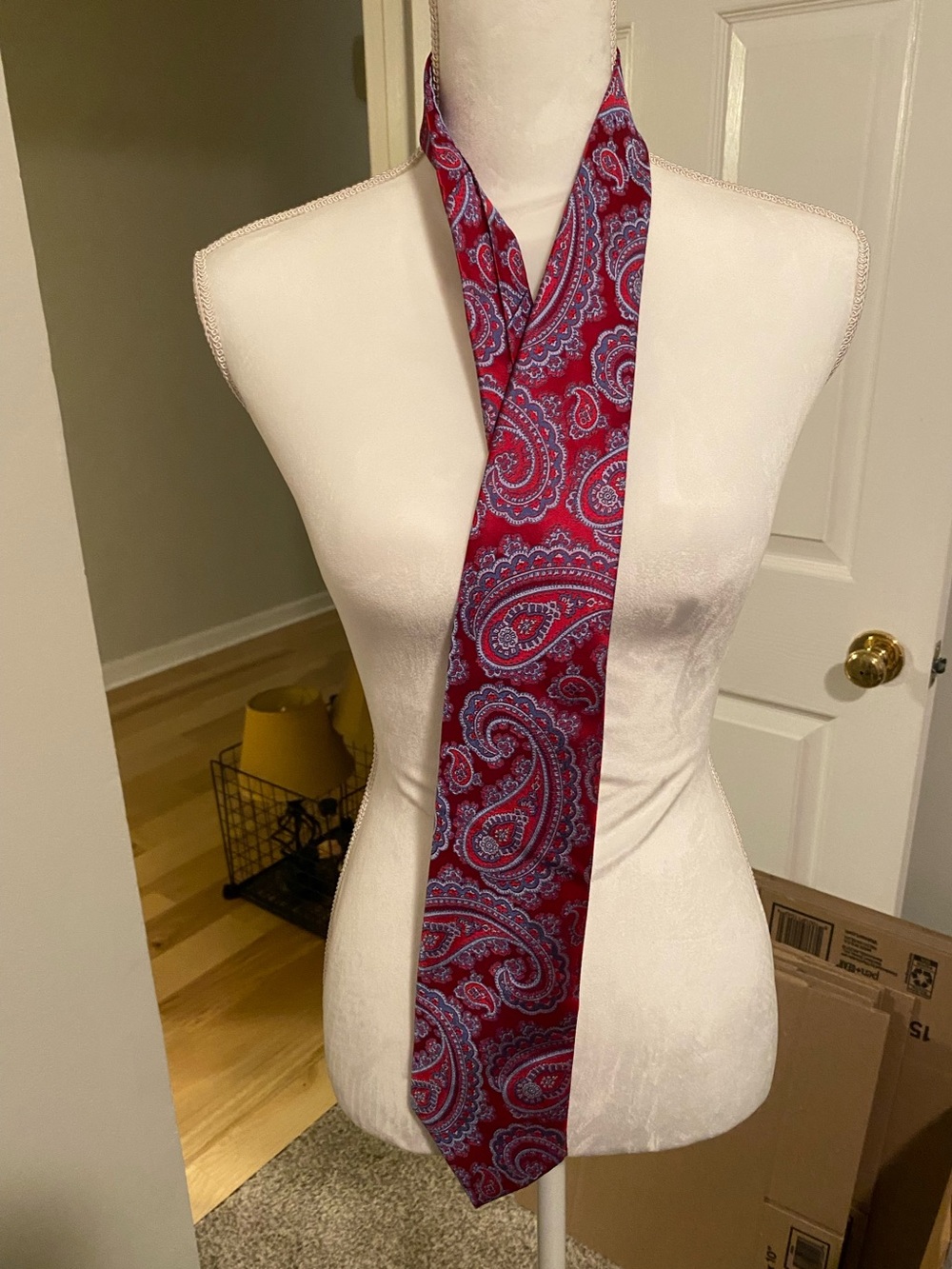 W.H Belk Red & Blue Paisley Men’s Tie EUC